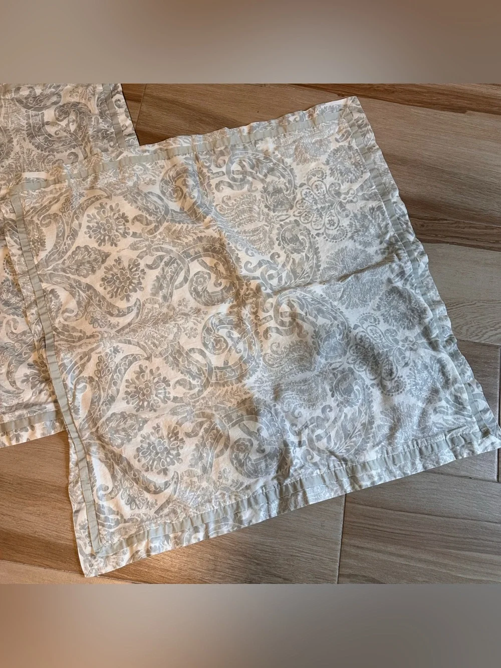 Pottery Barn Samantha Damask King Duvet Cover & 2 Euro shams Blue